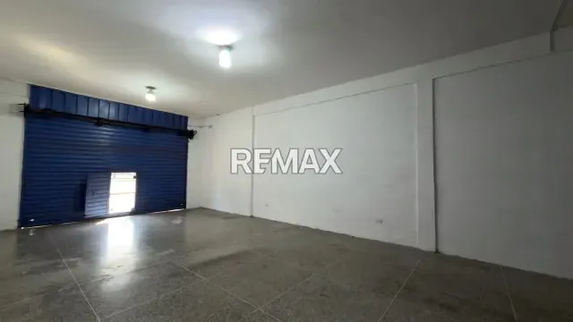 ALQUILER LOCAL COMERCIAL A PIE DE CALLE AV VENEZUELA - 13