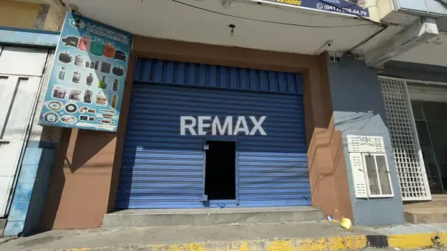 ALQUILER LOCAL COMERCIAL A PIE DE CALLE AV VENEZUELA - 2