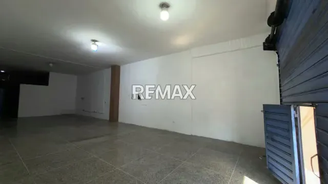 ALQUILER LOCAL COMERCIAL A PIE DE CALLE AV VENEZUELA - 3
