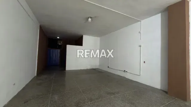 ALQUILER LOCAL COMERCIAL A PIE DE CALLE AV VENEZUELA - 5