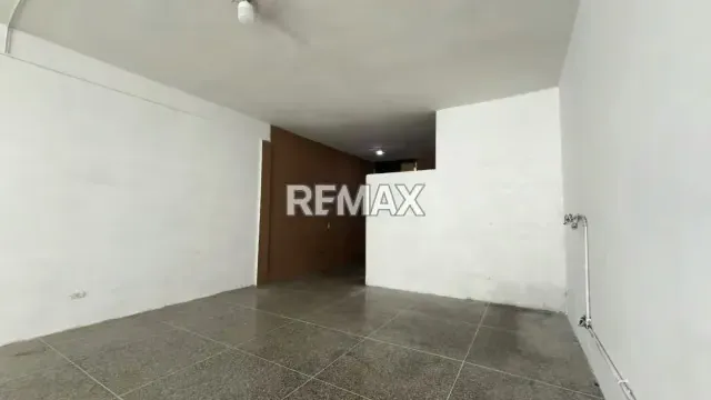 ALQUILER LOCAL COMERCIAL A PIE DE CALLE AV VENEZUELA - 6