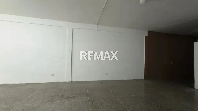 ALQUILER LOCAL COMERCIAL A PIE DE CALLE AV VENEZUELA - 9