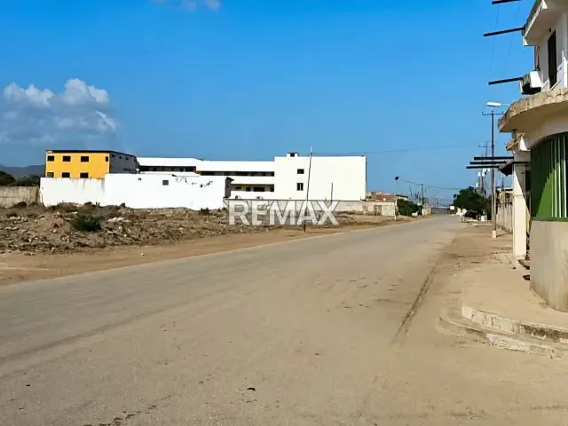 Excelente Casa de 2 Plantas con 2 Apartamentos en Venta en Valle Verde - 11