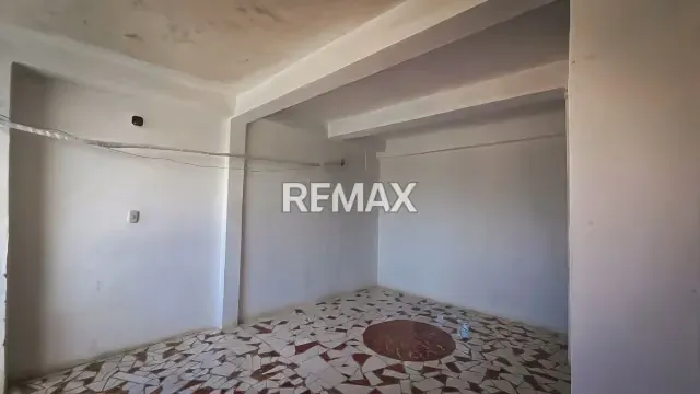 Excelente Casa de 2 Plantas con 2 Apartamentos en Venta en Valle Verde - 3