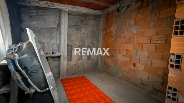 Excelente Casa de 2 Plantas con 2 Apartamentos en Venta en Valle Verde - 8