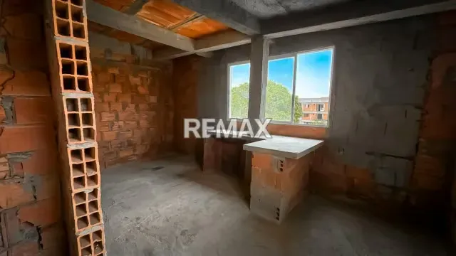 Excelente Casa de 2 Plantas con 2 Apartamentos en Venta en Valle Verde - 10