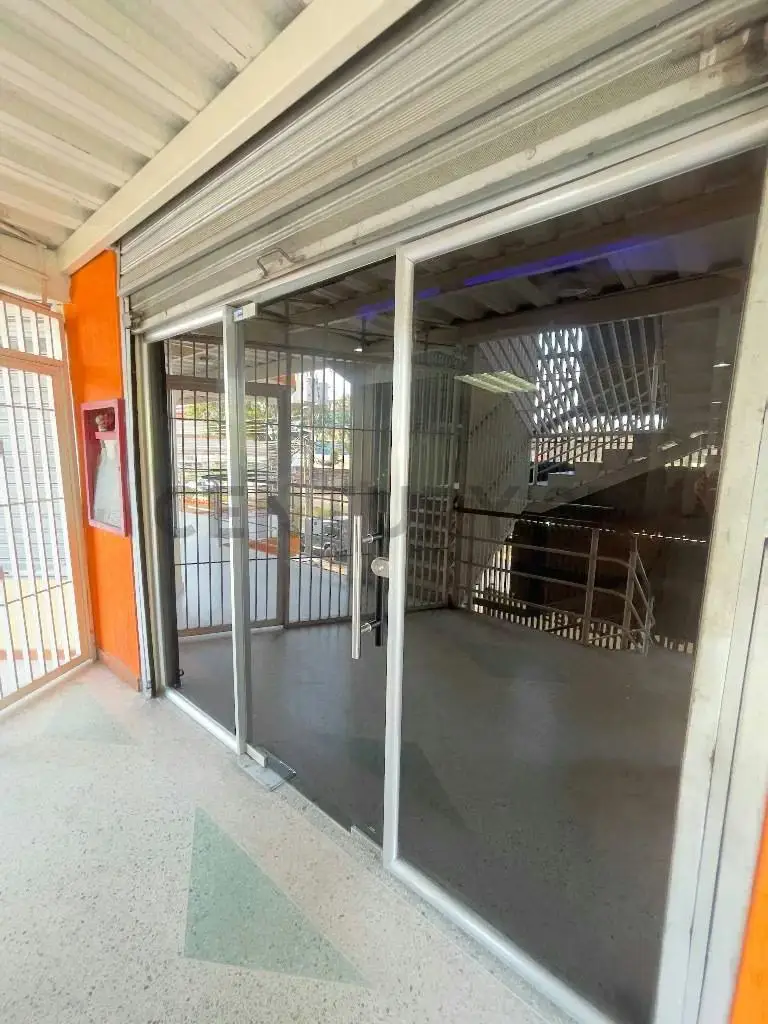 Local En Alquiler Ideal Para Oficinas O Consultorios Médicos