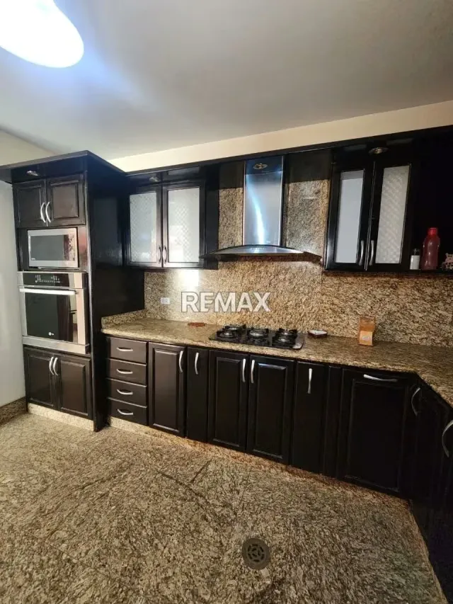 TOWNHOUSE URB. LAS LOMAS - 8