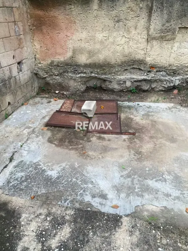 En Venta 2 casas con amplio terreno en la Av Ayacucho norte numero 105 urb La Democracia - 12