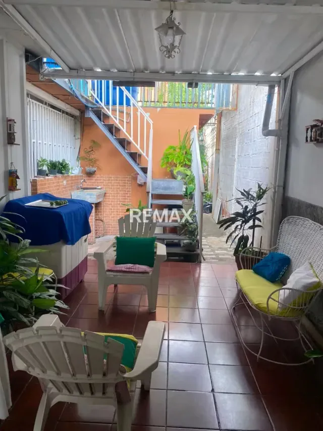 En Venta 2 casas con amplio terreno en la Av Ayacucho norte numero 105 urb La Democracia - 4