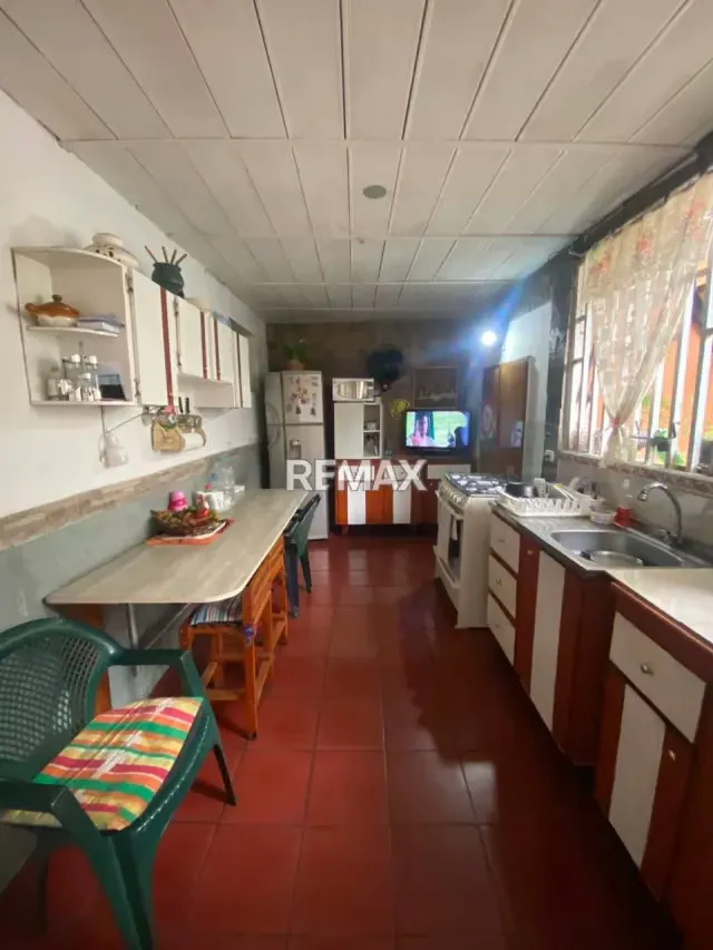 En Venta 2 casas con amplio terreno en la Av Ayacucho norte numero 105 urb La Democracia - 5