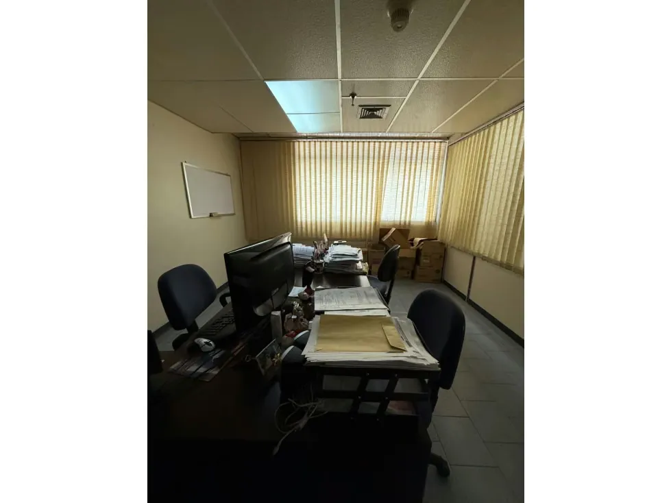 Se vende local/oficina 266m2 Los Dos Caminos 6137 - 14