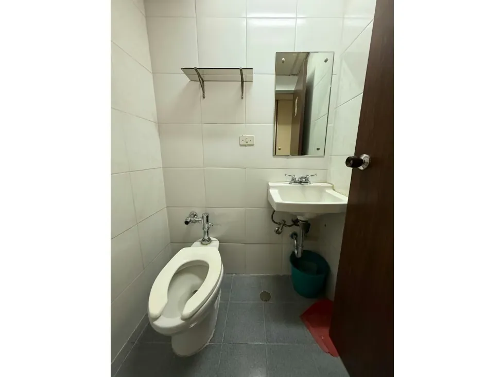 Se vende local/oficina 266m2 Los Dos Caminos 6137 - 16