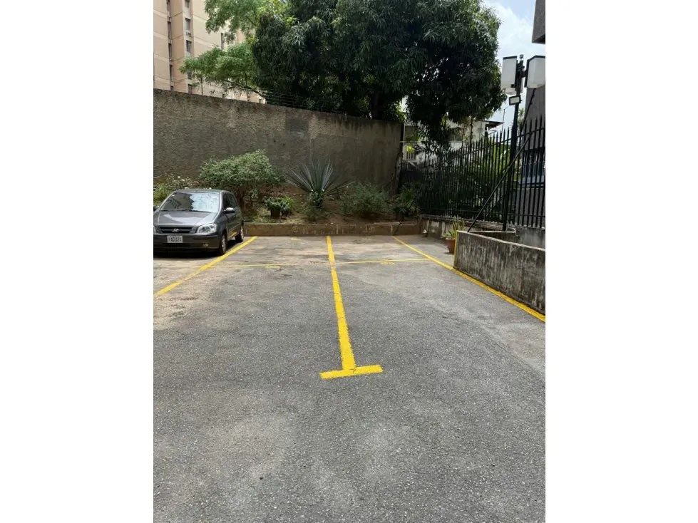 Se vende local/oficina 266m2 Los Dos Caminos 6137 - 18