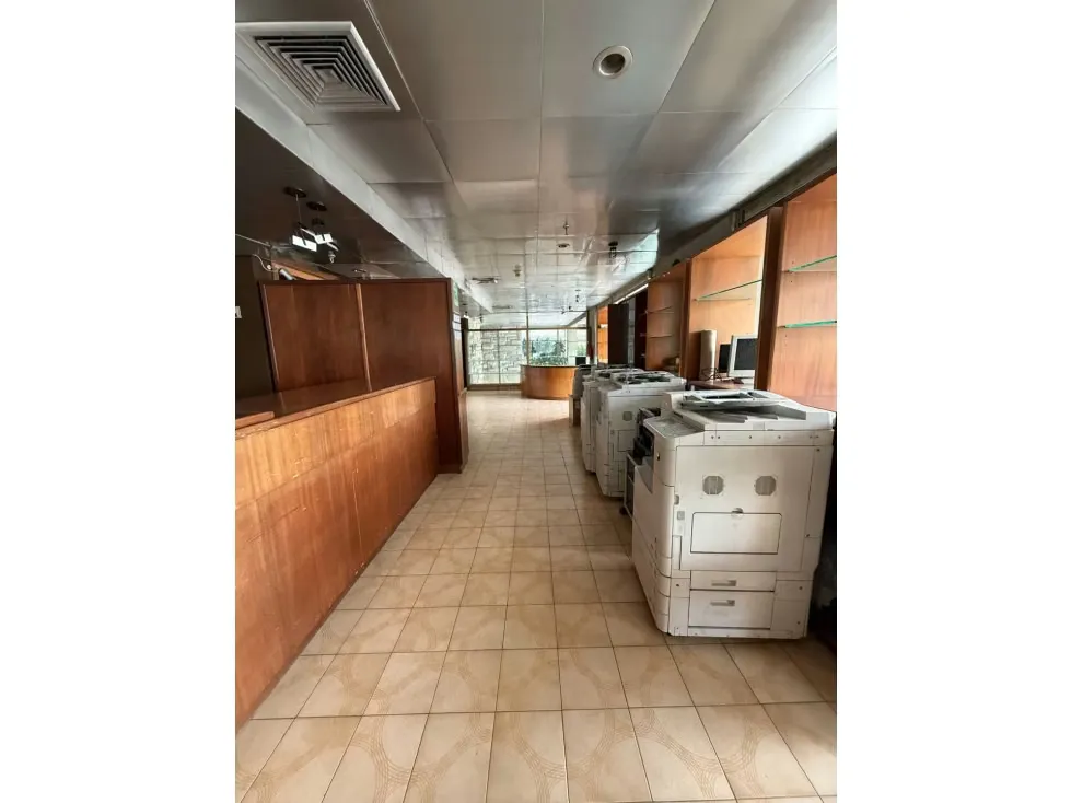 Se vende local/oficina 266m2 Los Dos Caminos 6137 - 4