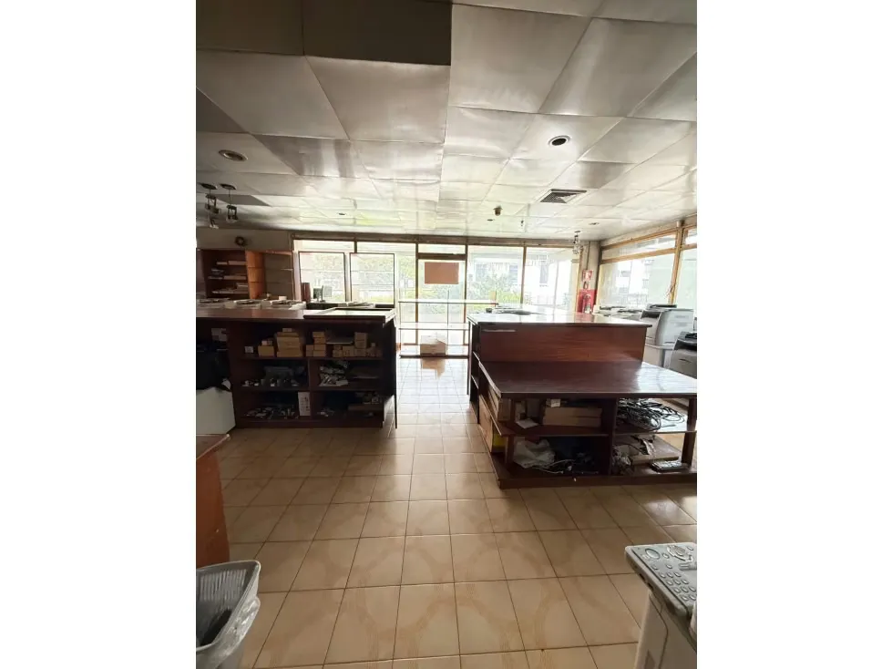 Se vende local/oficina 266m2 Los Dos Caminos 6137 - 6