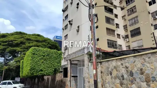 Alquiler de apartamento en la av Bolívar a la altura del CC Camoruco
