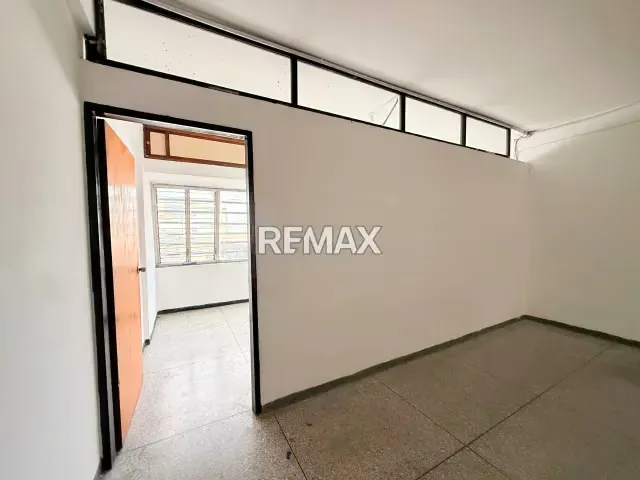 Alquiler local a 1 cuadra de la avenida bolivar norte - 18