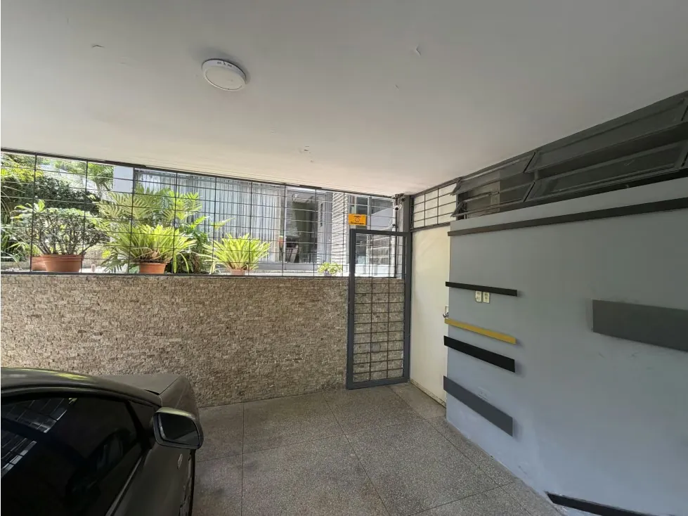 AMPLIA CASA EN VENTA URB. COLINAS DE BELLO MONTE - 20