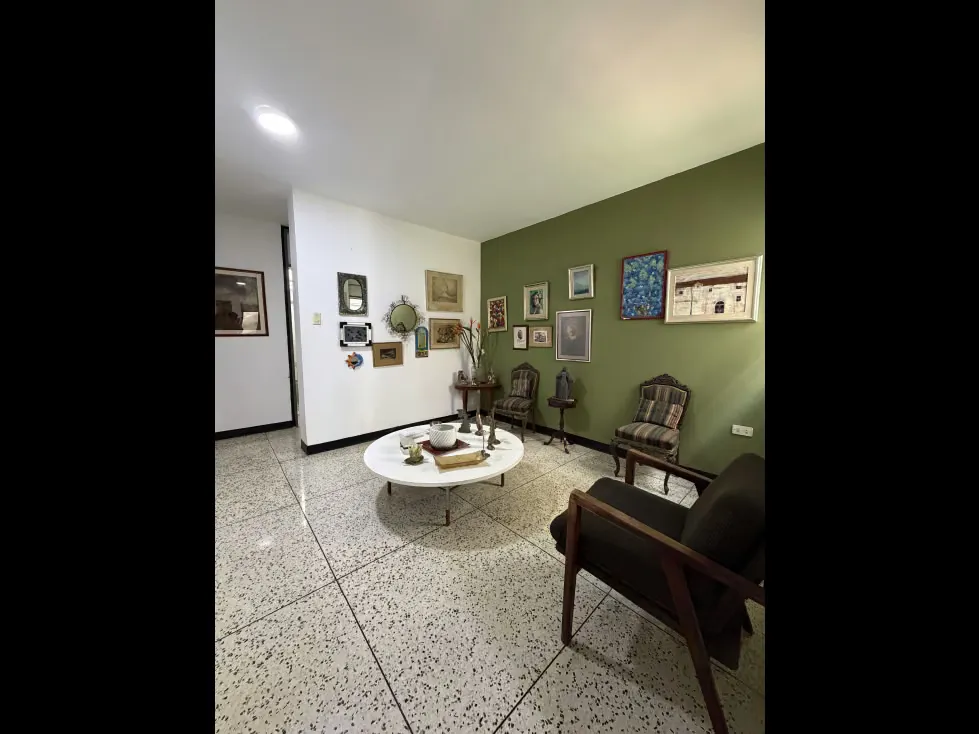 AMPLIA CASA EN VENTA URB. COLINAS DE BELLO MONTE - 21