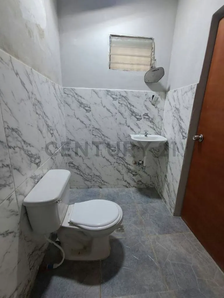 En venta Terreno con anexo residencial en Sector Betulio González, San Francisco - 5