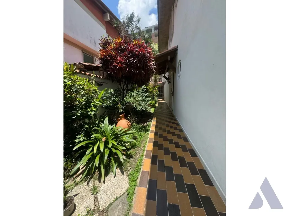 Vendo casa 300m2 Lomas de Chuao 6977