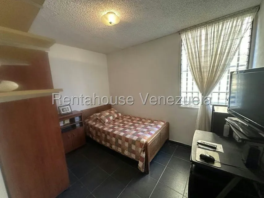 Apartamento (1 Nivel) en Venta en Los Dos Caminos, Distrito Metropolitano - 23
