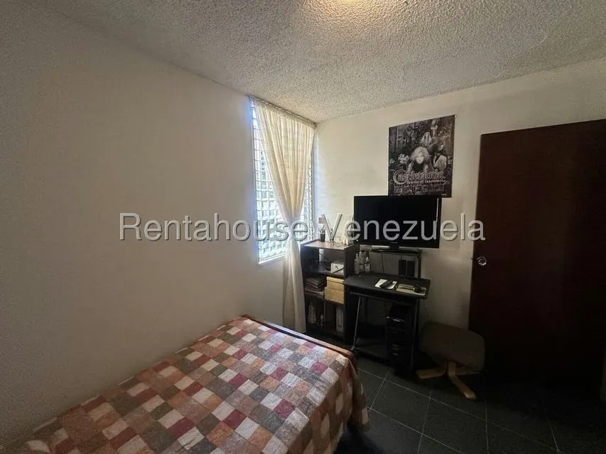 Apartamento (1 Nivel) en Venta en Los Dos Caminos, Distrito Metropolitano - 25
