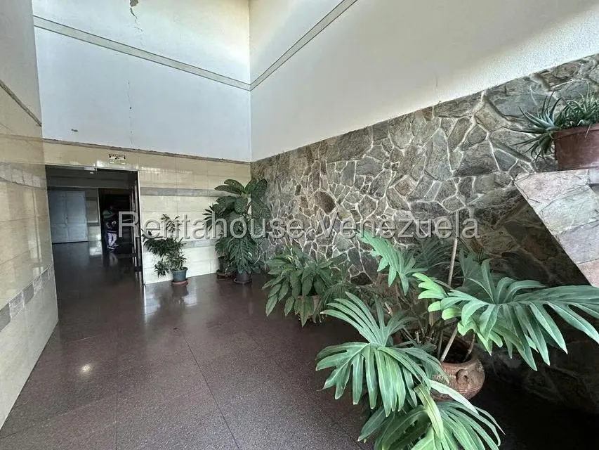 Apartamento (1 Nivel) en Venta en Los Dos Caminos, Distrito Metropolitano - 26