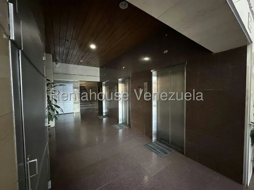 Apartamento (1 Nivel) en Venta en Los Dos Caminos, Distrito Metropolitano - 27