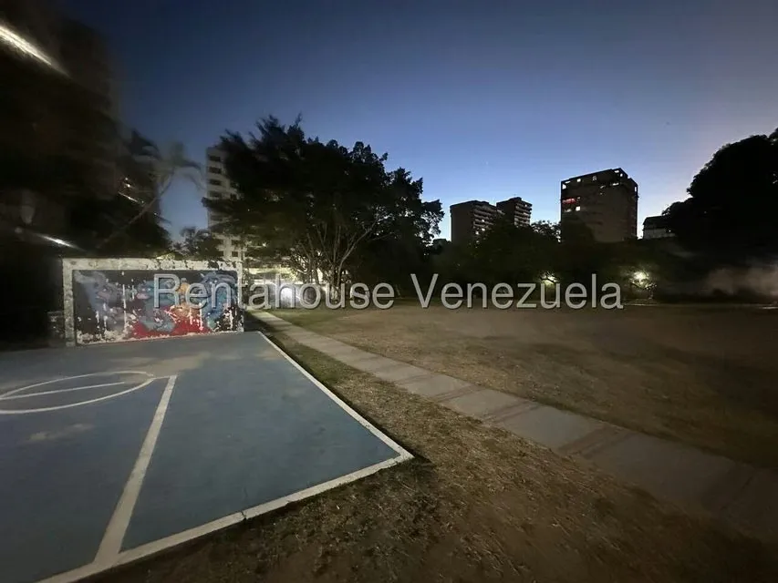 Apartamento (1 Nivel) en Venta en Los Dos Caminos, Distrito Metropolitano - 33