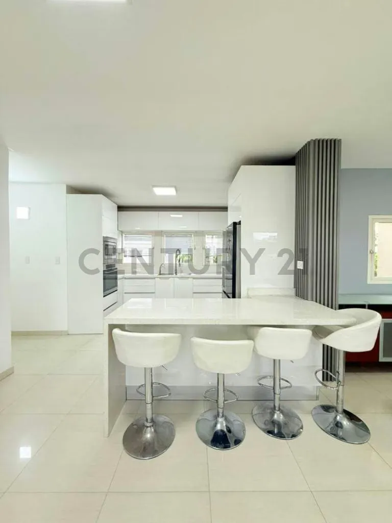 Hermoso moderno apartamento en puerto aventura