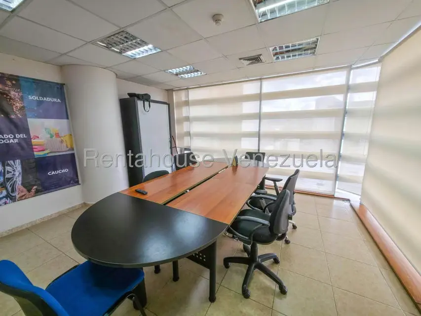 Oficina en Alquiler en Los Dos Caminos, Distrito Metropolitano - 12