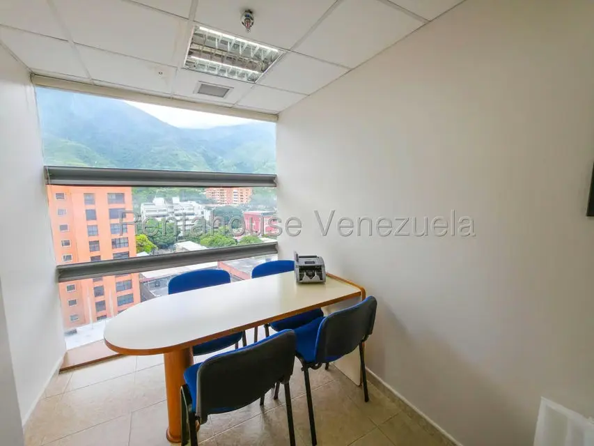Oficina en Alquiler en Los Dos Caminos, Distrito Metropolitano - 13