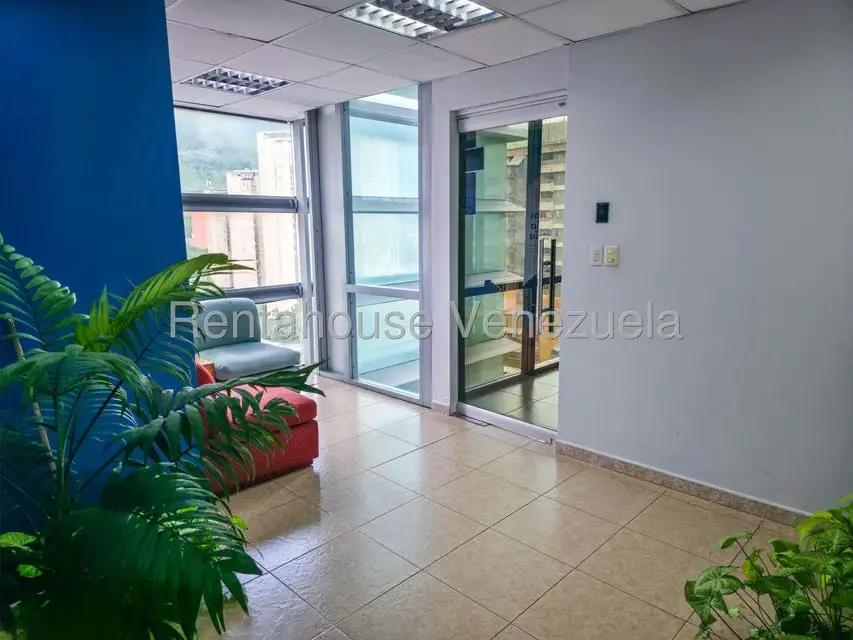 Oficina en Alquiler en Los Dos Caminos, Distrito Metropolitano - 2