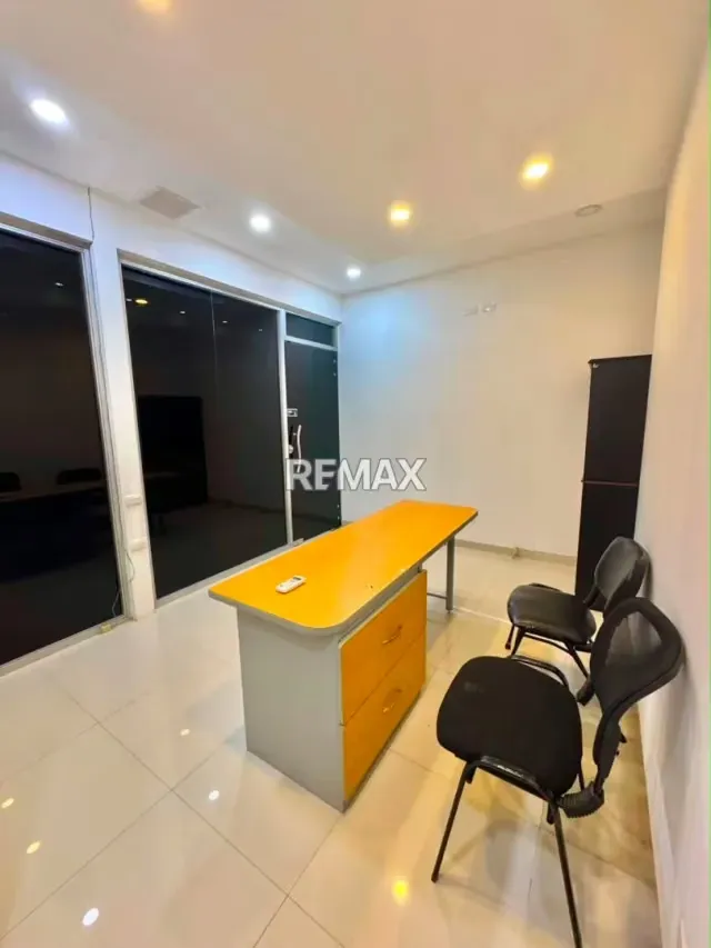 Complejo de Oficinas con Recepción - 6