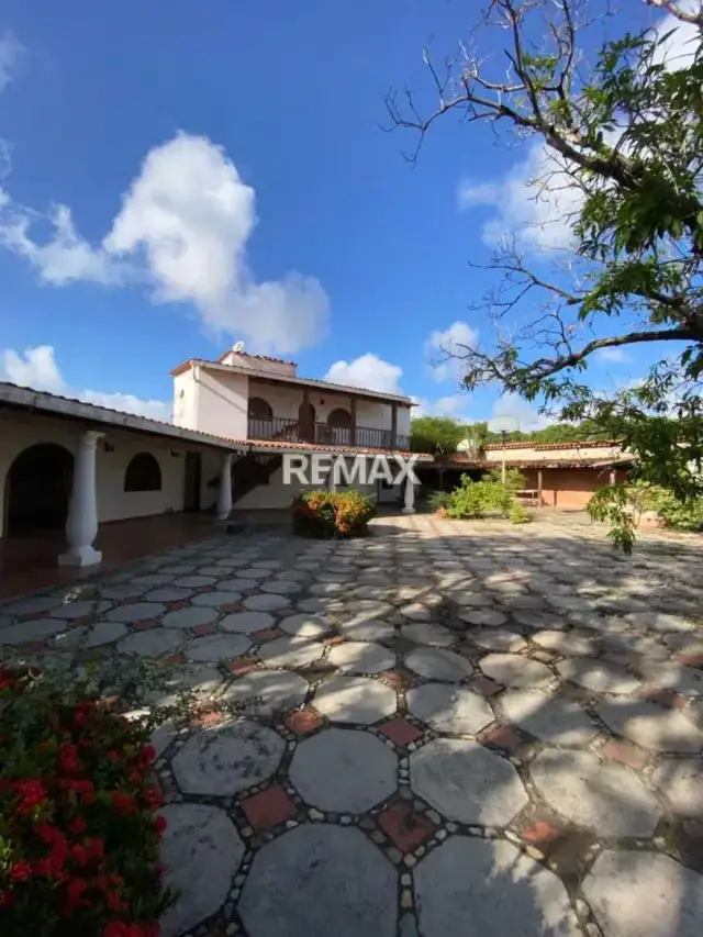CASA EN JUANGRIEGO, AV. 5 DE JULIO, MUNICIPIO MARCANO, ISLA DE MARGARITA.