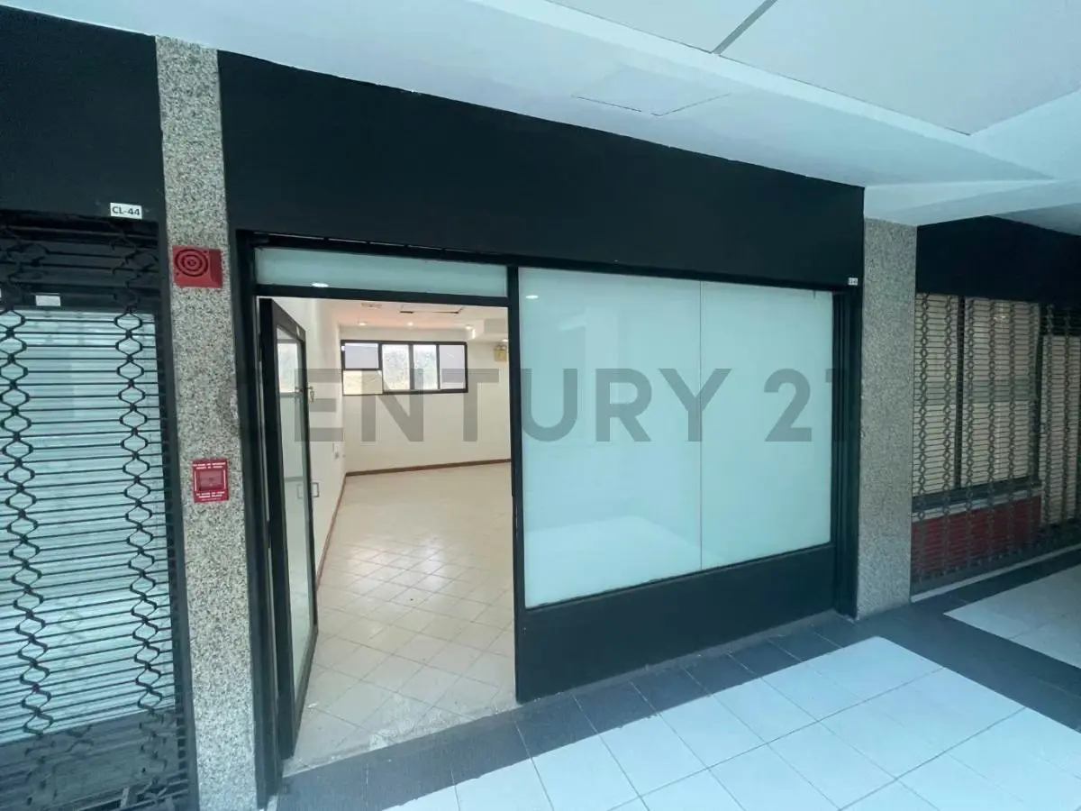 Local de 27.35 mts2 en venta en el CC El Refugio. - 2
