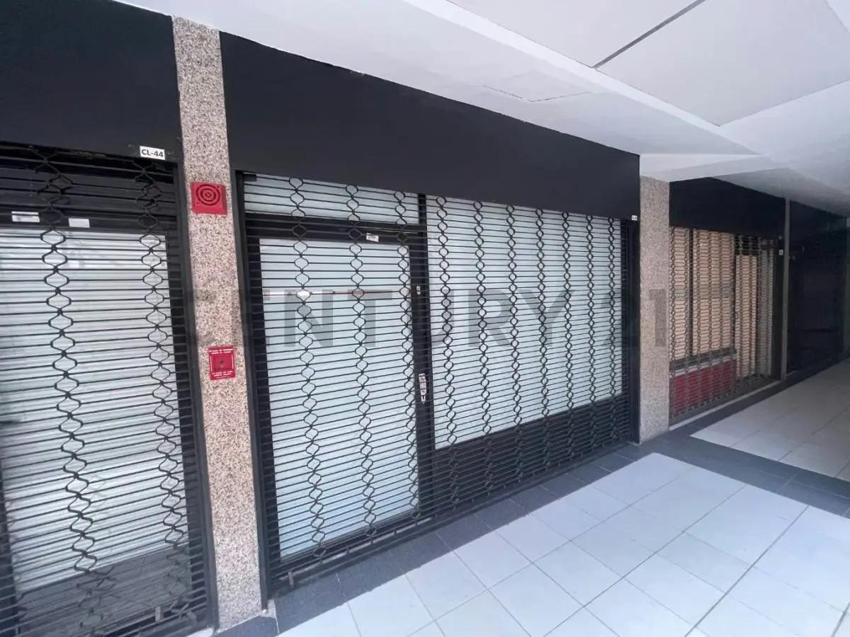Local de 27.35 mts2 en venta en el CC El Refugio. - 5