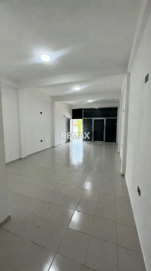 Excelente oportunidad de inversión en Coloncito* En Venta este edificio comercial en esquina sobre la calle 9 Bis - 5