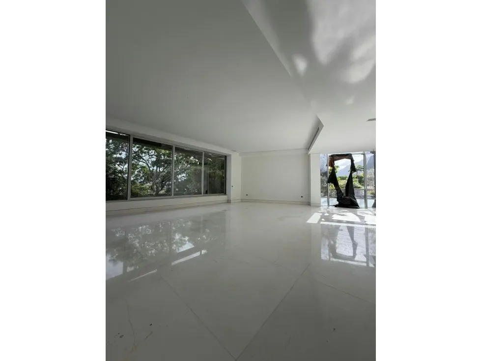 Se vende apartamento 485m2 3H+S/3.5B+S/4P Altamira - 3