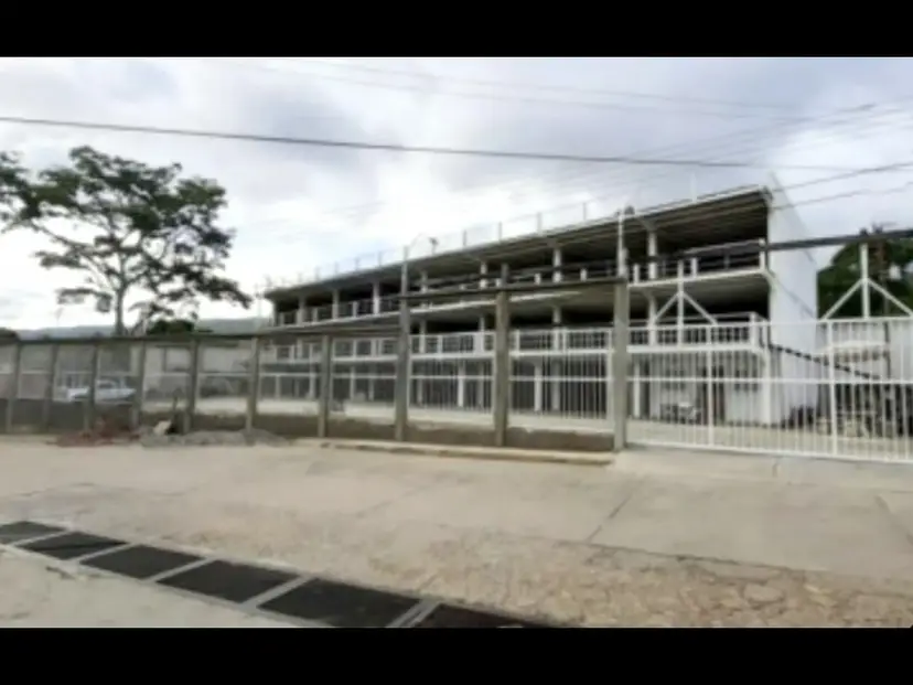 Edificio de apartamentos en obra gris en venta