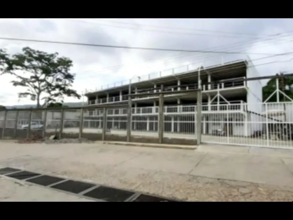 Edificio de apartamentos en obra gris en venta