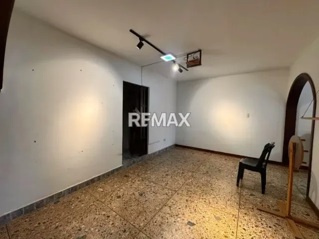 Casa Comercial en Venta – La Viña, Valencia - 5