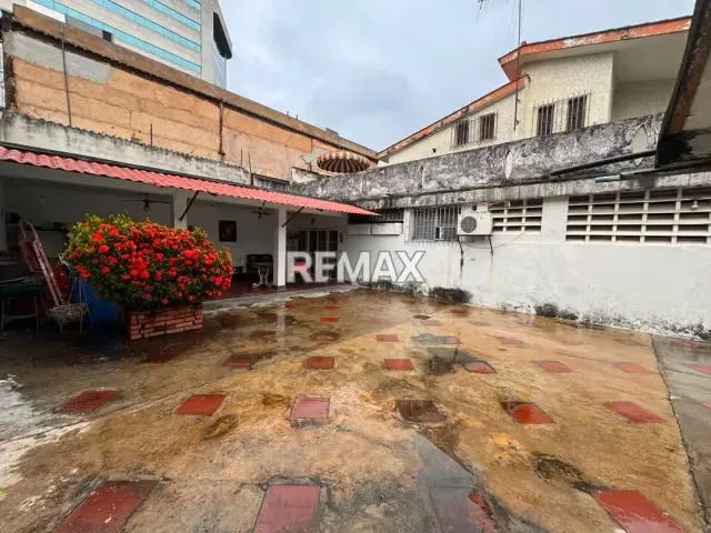 Casa Comercial en Venta – La Viña, Valencia - 8
