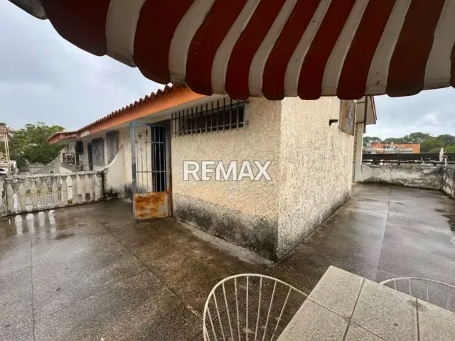 Casa Comercial en Venta – La Viña, Valencia - 9