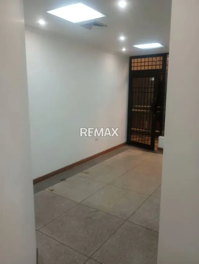 OFICINA EN VENTA EN EL C.C. PUENTE CRISTAL, ZONA CENTRO - 7
