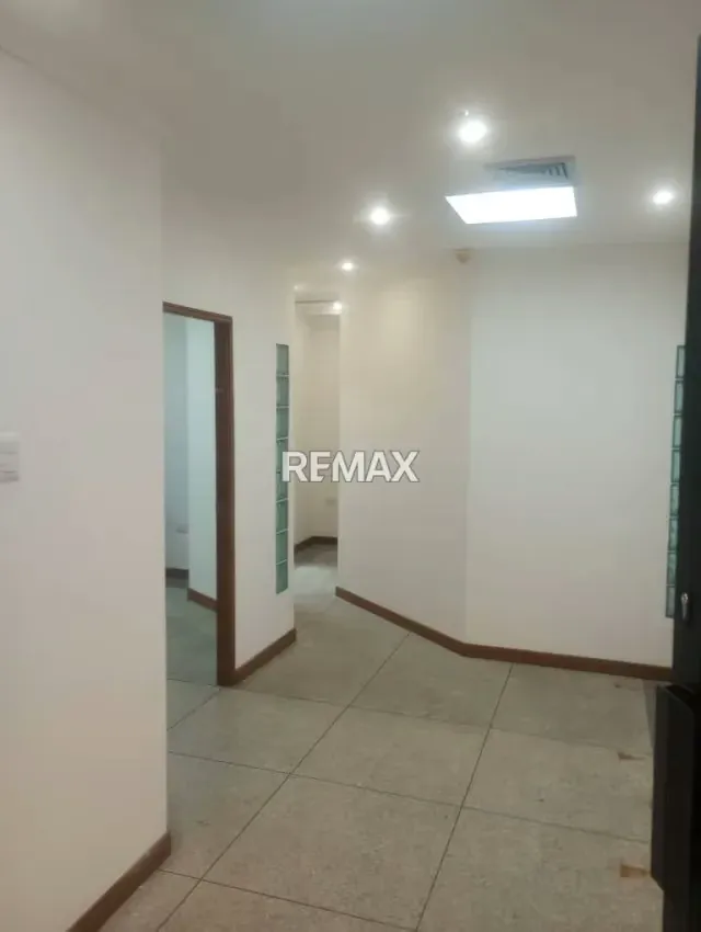 OFICINA EN VENTA EN EL C.C. PUENTE CRISTAL, ZONA CENTRO - 9