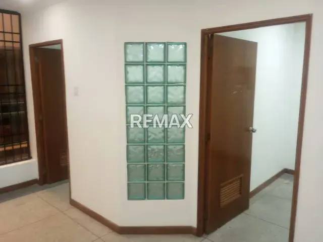 OFICINA EN VENTA EN EL C.C. PUENTE CRISTAL, ZONA CENTRO - 10