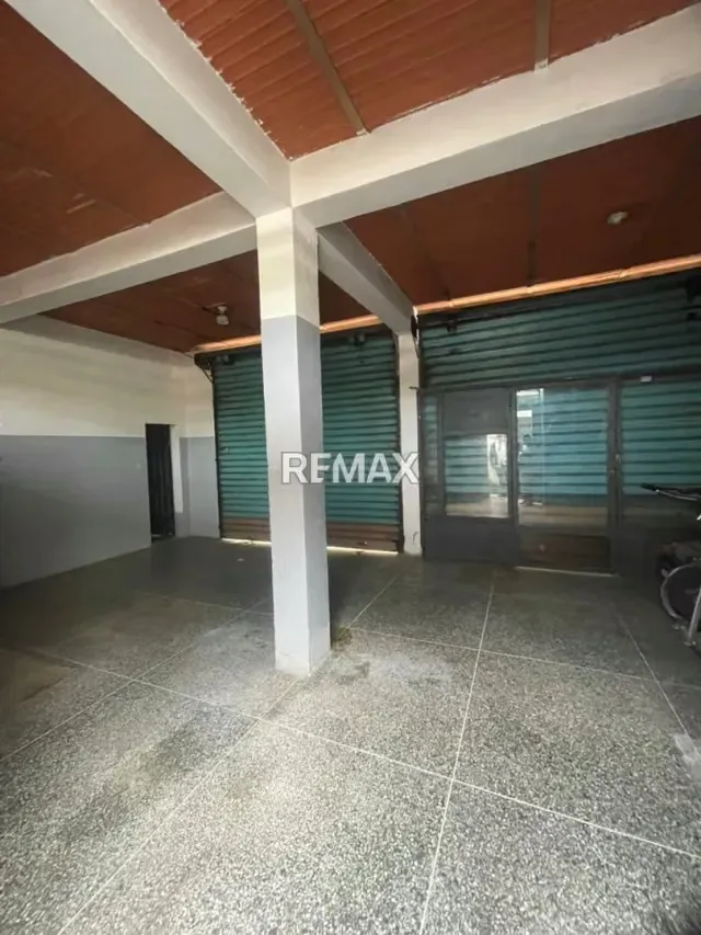 Local Comercial En Piñonal - 2